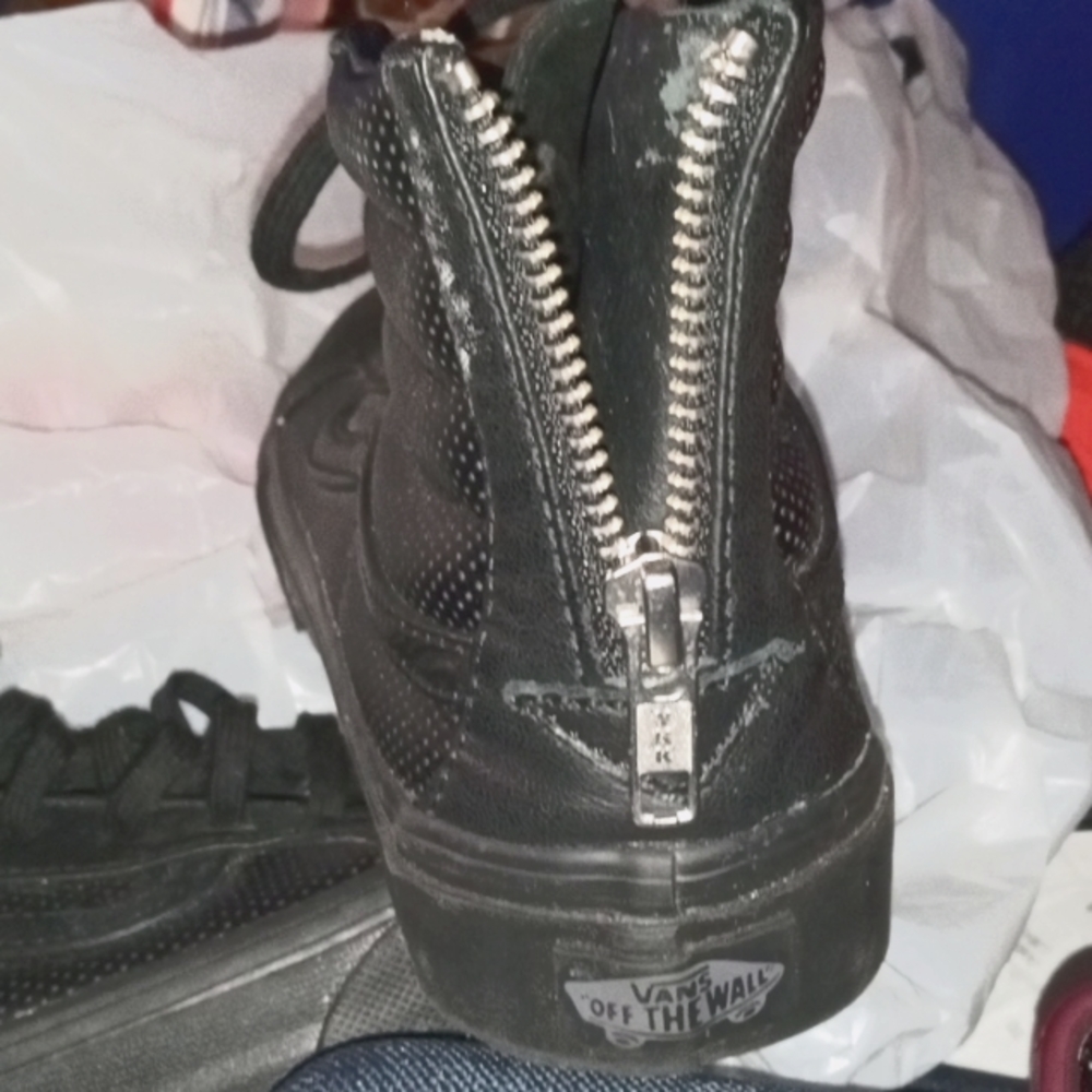 VANS...HI~TOP BLK REAL LEATHER ZIP BACK...open to offers